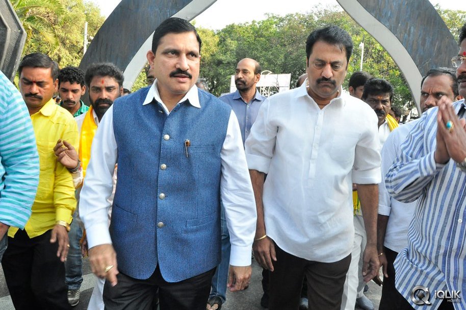 NTR-Family-Visit-to-NTR-Ghat-2016